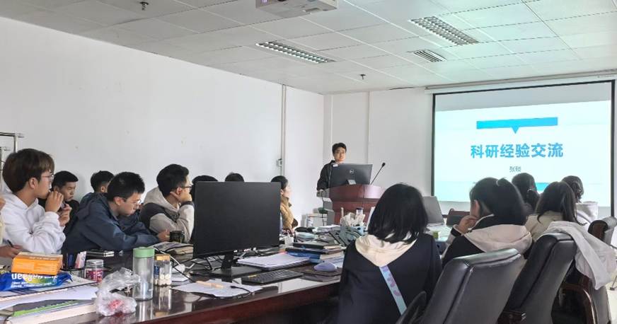 会议室里的人们 AI 生成的内容可能不正确。